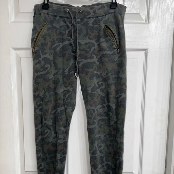 Camo joggers - Picture 1 of 4